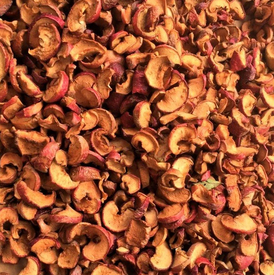 Light brown dried apple pieces
