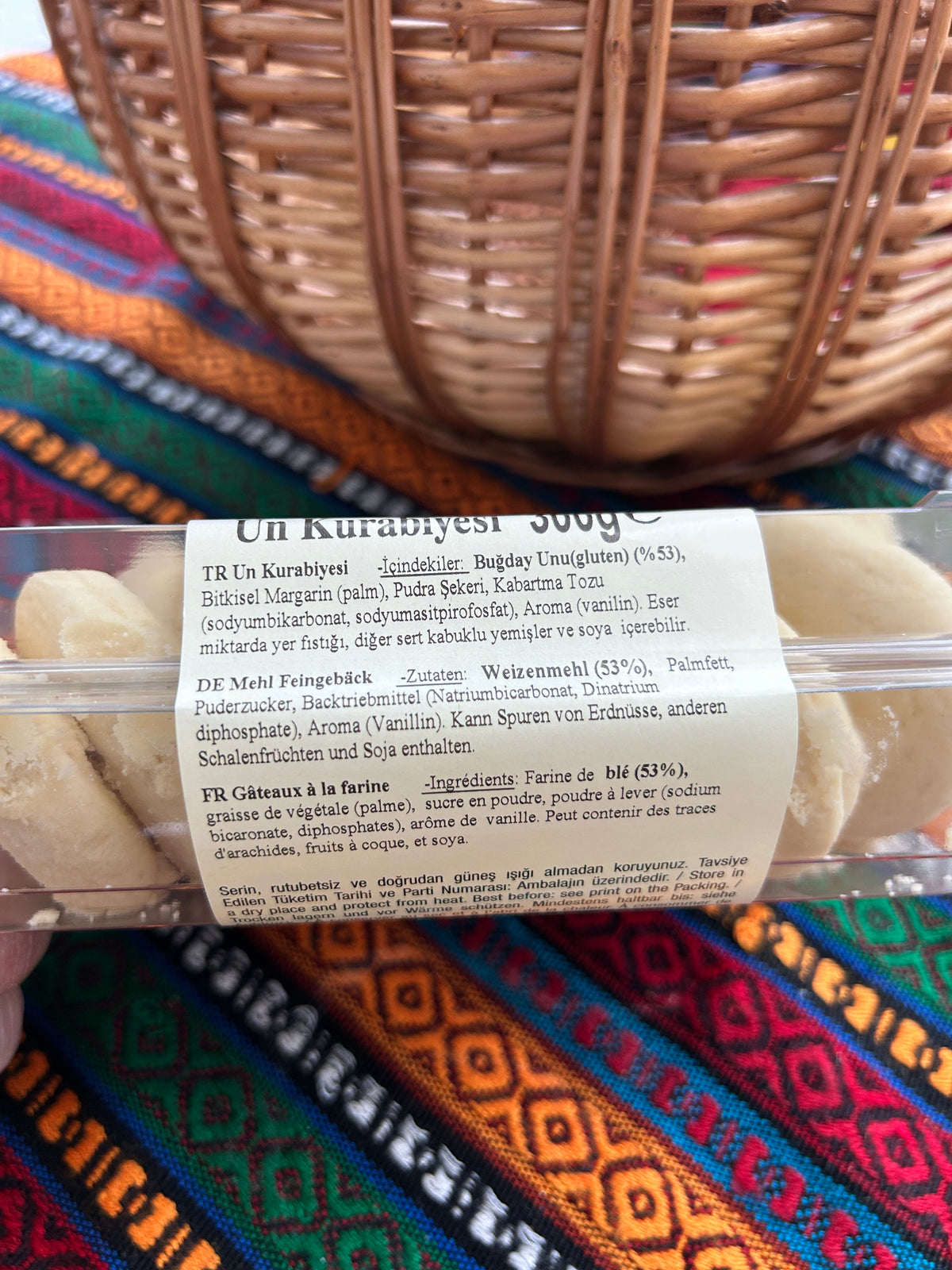 Ingredient and allergen information on the Ertürk flour cookie package