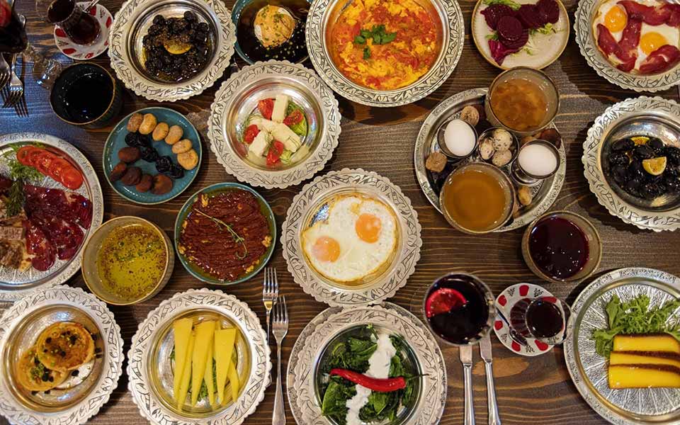 Türkisches Frühstück: Die wichtigsten Zutaten für ein authentisches Frühstück