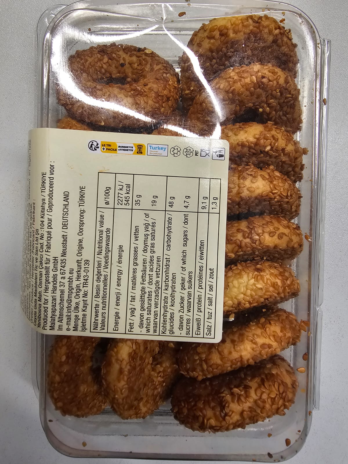 Sesame-covered Ertürk Kandil Simidi with nutrition label visible on the 300 g pack