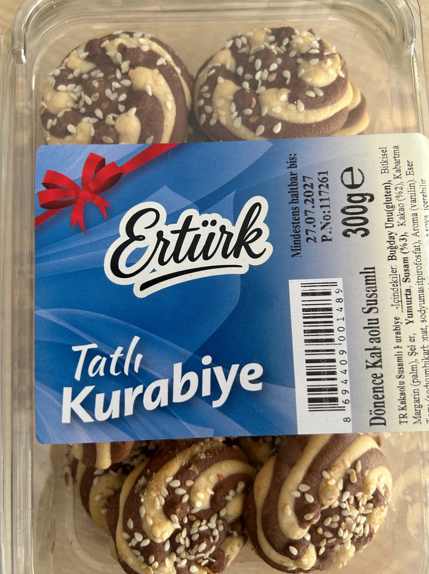 Ertürk Dönence Kakao-Sesam-Kekse in transparenter 300-g-Packung mit blauem Etikett