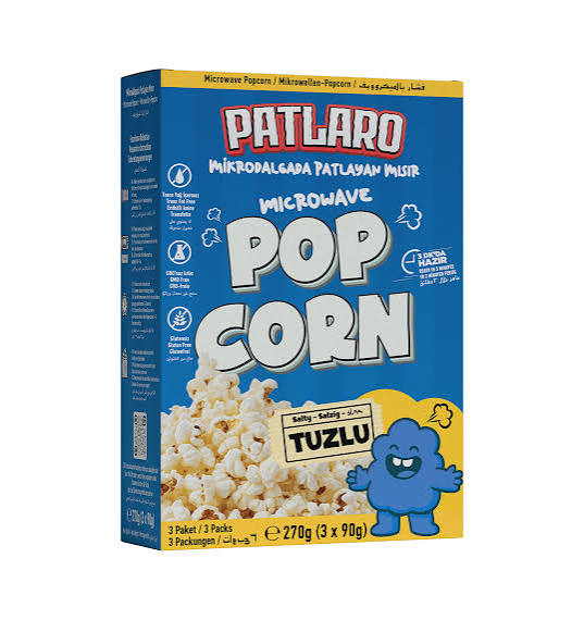 Üç adet 90 g paket içeren mavi kutulu Patlaro Tuzlu Mikrodalga Patlamış Mısır 270 g