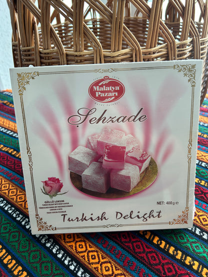 Front of the Malatya Pazarı Şehzade 400 g Rose Turkish Delight box with a rose and pink sweets
