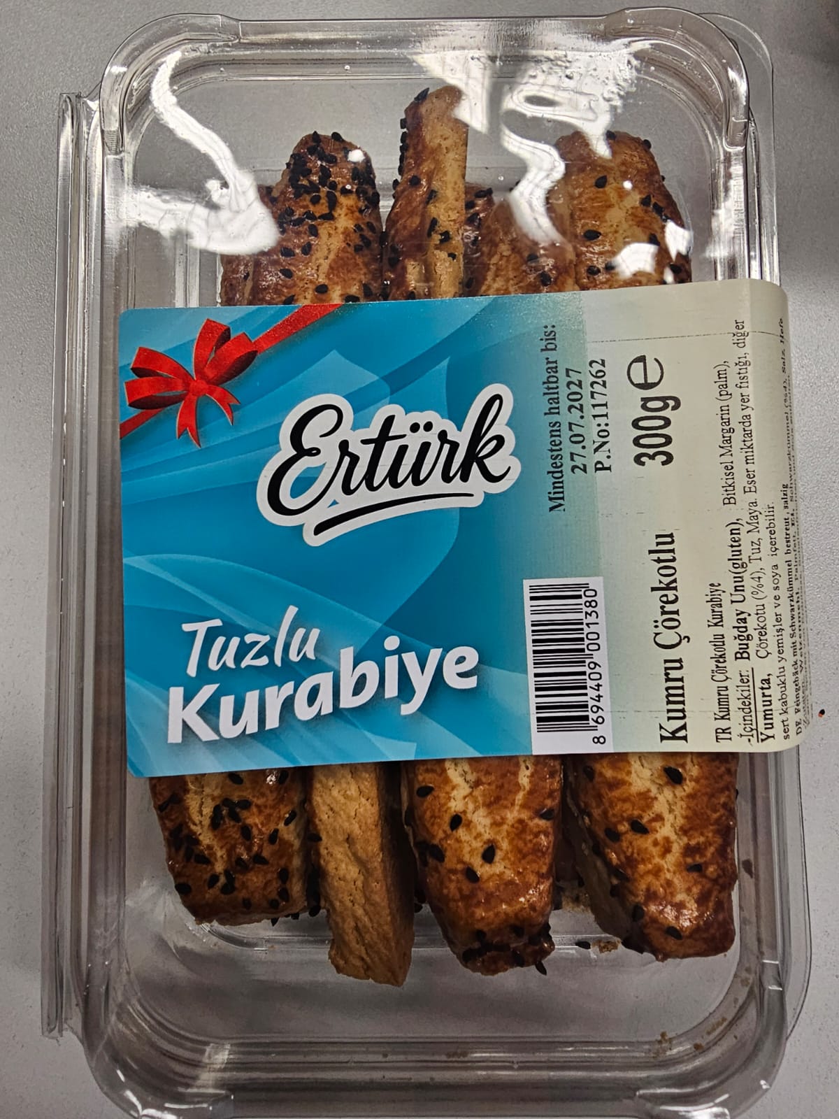Ertürk Kumru savoury cookies with black cumin seeds in a transparent 300 g pack