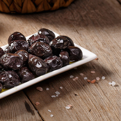Köy Sefası Premium natürliche schwarze Oliven in Ölsalzlake 600 g Kunststoffschale