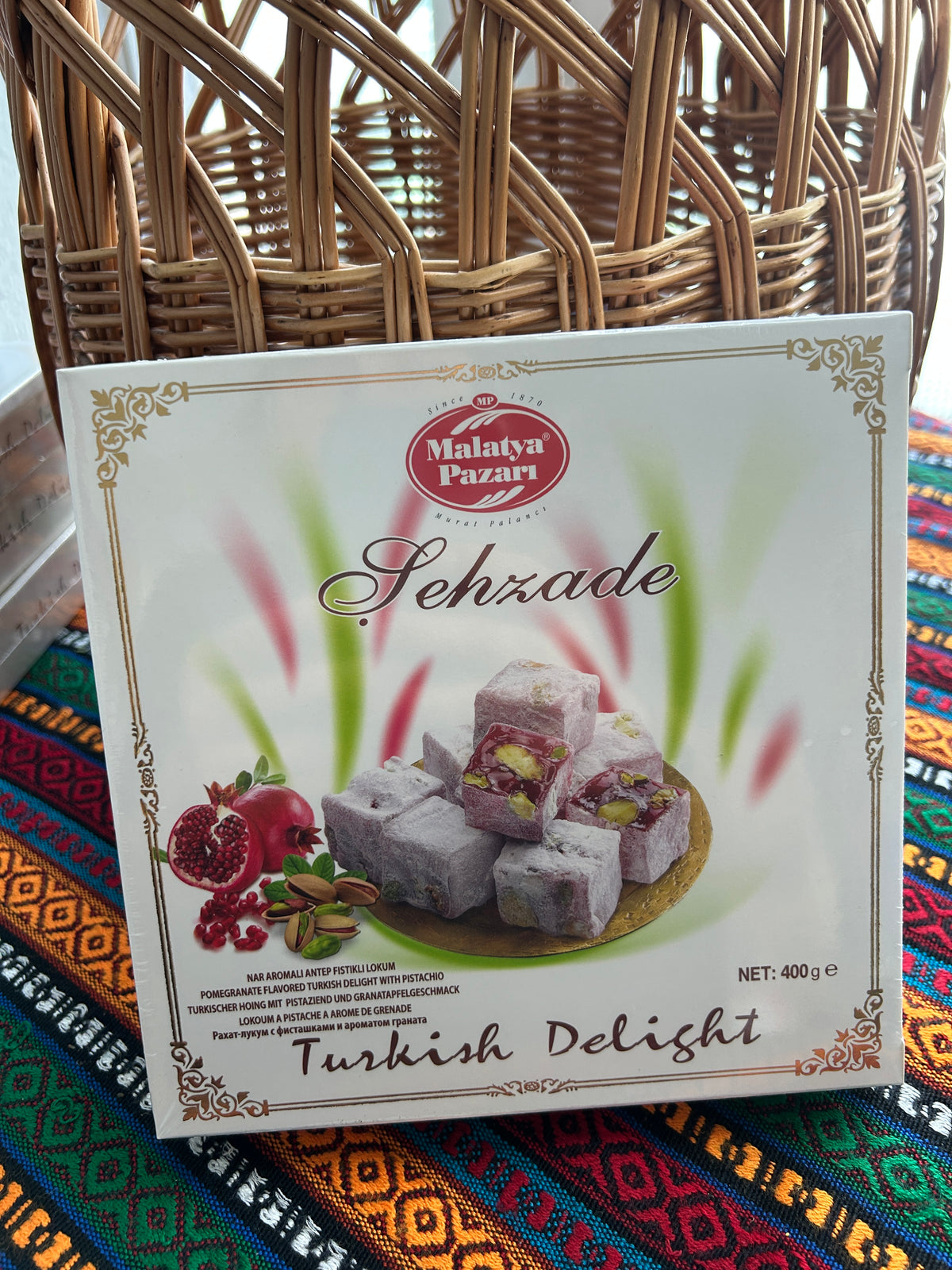 Front of the Malatya Pazarı Şehzade 400 g box with pomegranate pistachio Turkish Delight