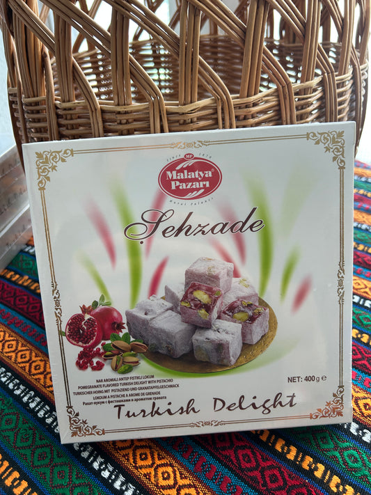 Front of the Malatya Pazarı Şehzade 400 g box with pomegranate pistachio Turkish Delight