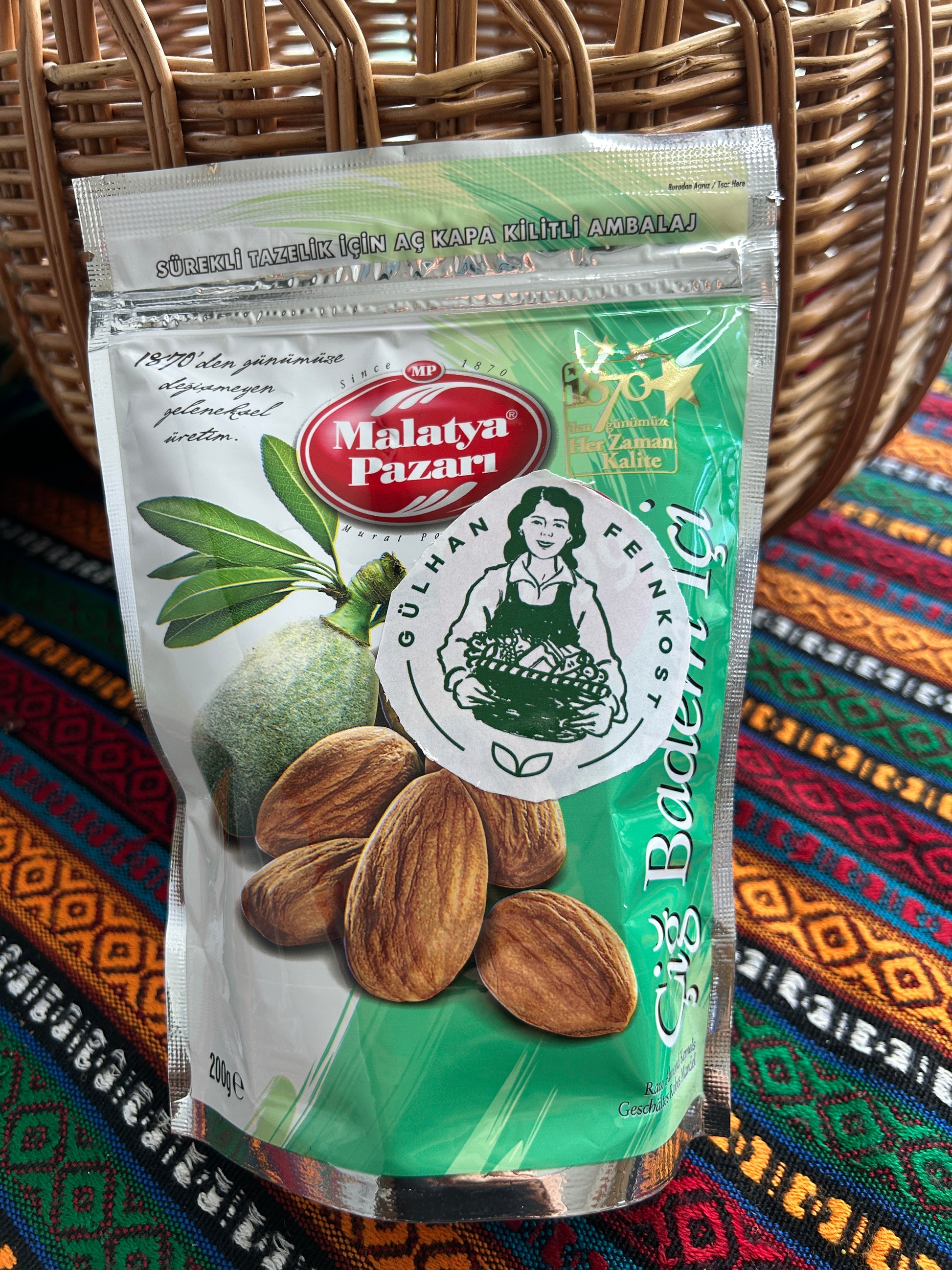 Malatya Pazarı natural raw almonds 200 g in green resealable packaging