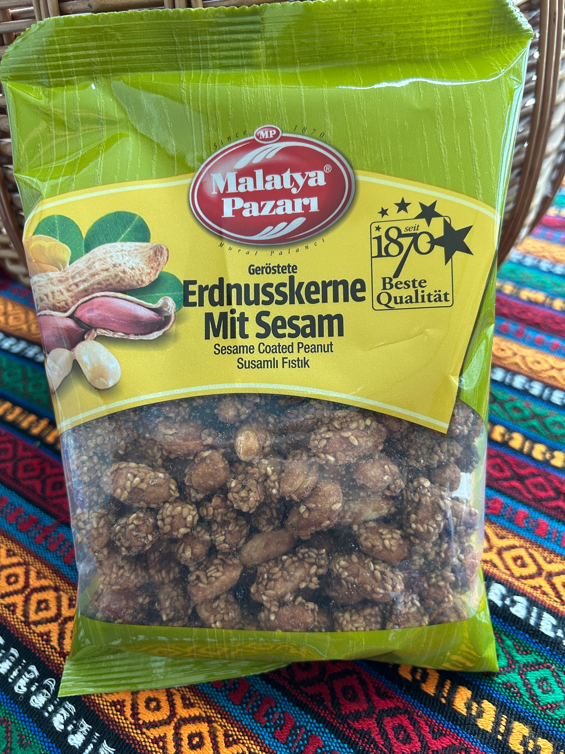 Malatya Pazarı sesame-coated peanuts 200 g in green and yellow packaging