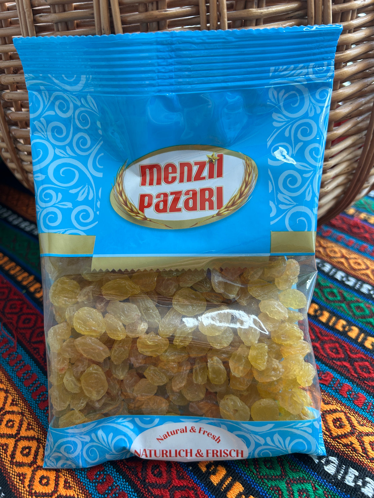 Menzil Pazarı Sultan yellow raisins 250 g in a blue bag with transparent window